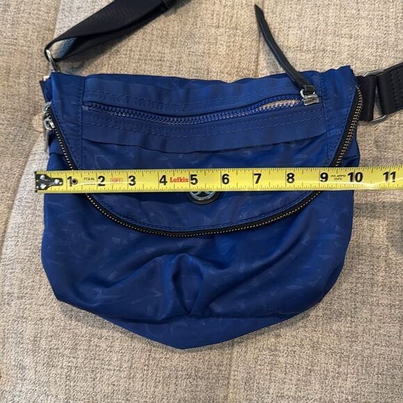 Blue lululemon festival bag - Picture 11 of 11
